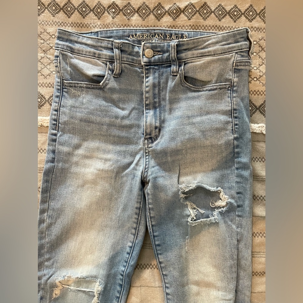 American Eagle high rise stretchy skinny jeans ripped